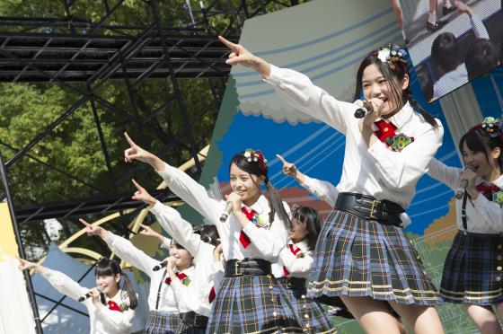 AKB48 Team 8のオリジナル楽曲第二弾「制服の羽根」を初披露！！