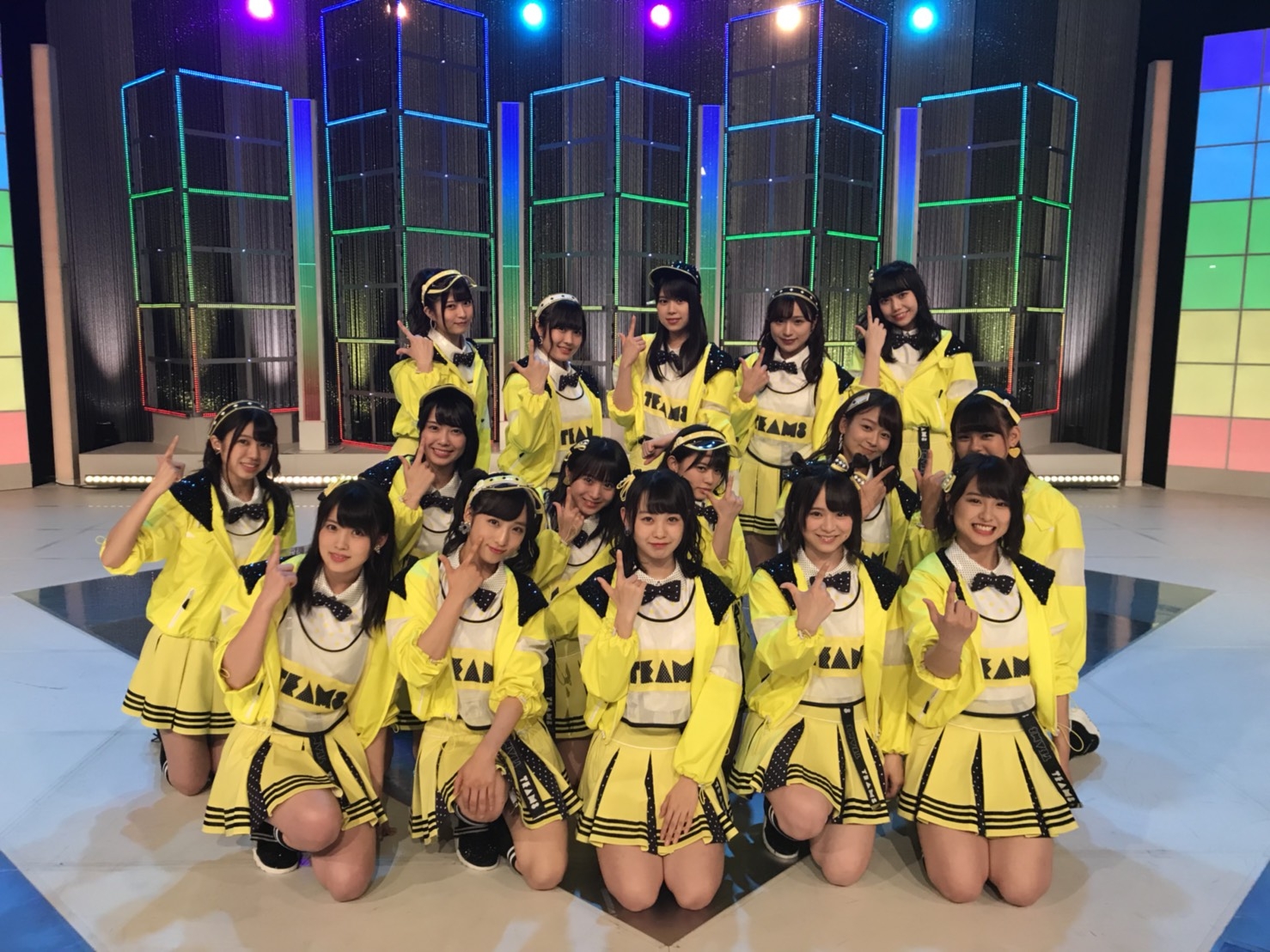 5月日 日 放送 Akb48 Show で 蜂の巣ダンス テレビ初披露 Akb48 Team 8 ニュース レポート Akb48 Team 8公式サイト