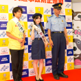 一日警察署長を務めた永野芹佳、制服姿で飲酒運転撲滅をPR。