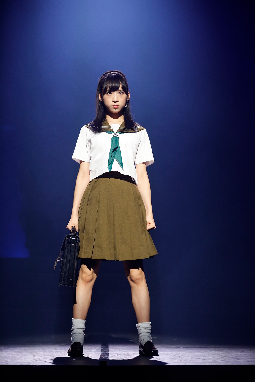 AKB48 全身像 小栗有以】AKB48劇場大衣装展 息苦しい ランダム生写真